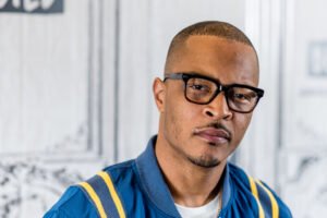 TI marca retorno oficial à música com novo single, ‘LET EM KNOW’