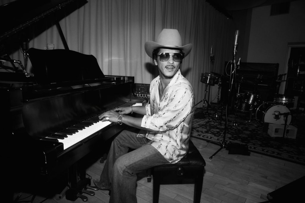 Bruno Mars revela tracklist de 'The Romantic'