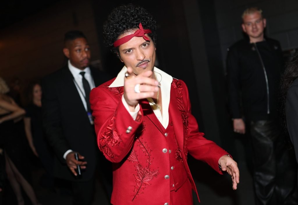 Chegou o novo álbum de Bruno Mars, 'The Romantic': transmita agora