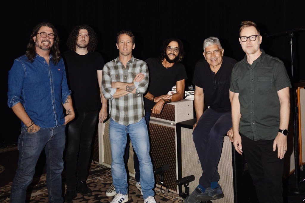 Foo Fighters desembrulha 'seu brinquedo favorito': transmita agora