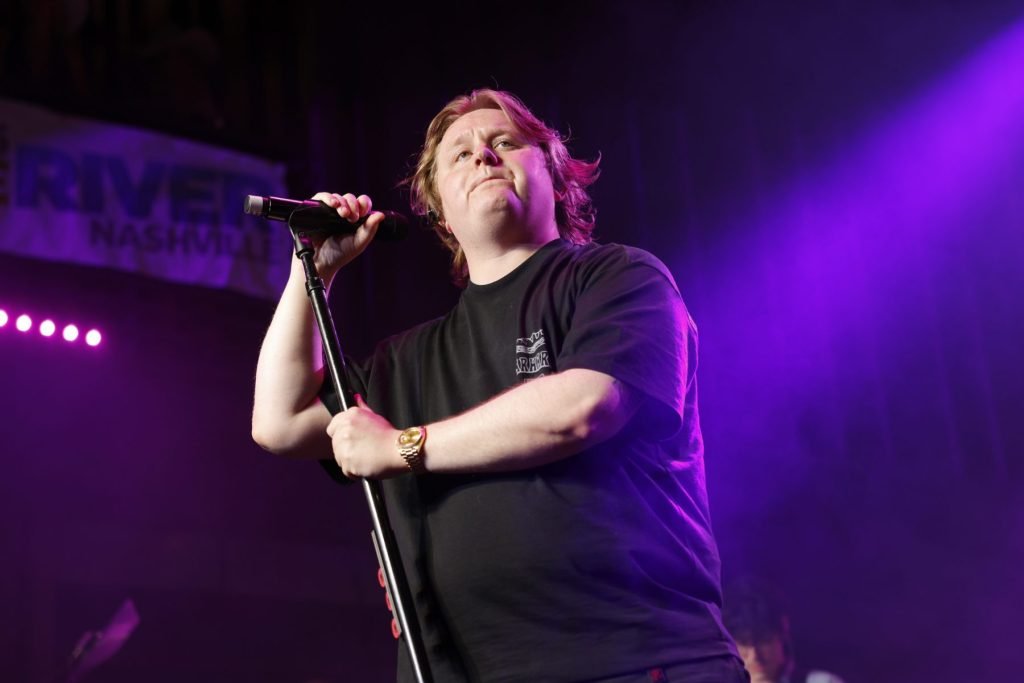 Lewis Capaldi diz que novo álbum está em desenvolvimento durante o set do TRNSMT