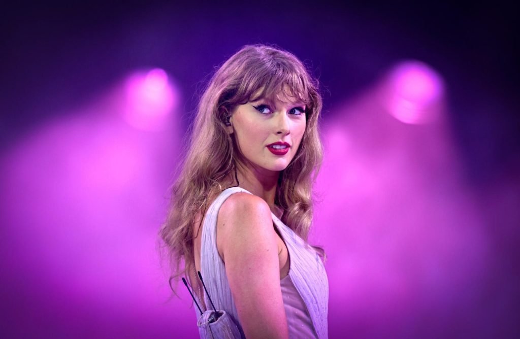 Taylor Swift pontua o adulto contemporâneo em primeiro lugar, com 4 no Top 10